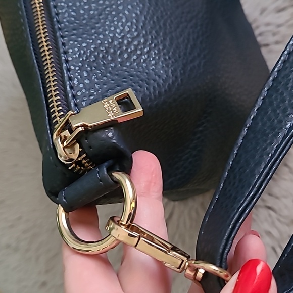 BCBG Paris Crossbody Bag ❤️ - Picture 5 of 8